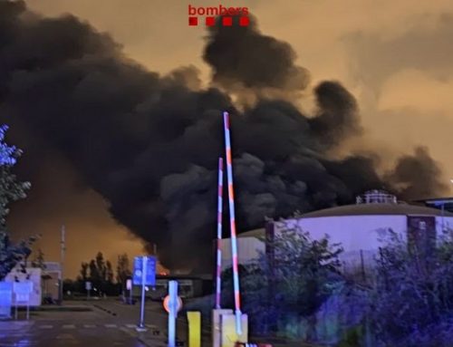 Un incendio en la depuradora de El Prat de Llobregat (Barcelona) obliga a activar el plan de emergencias por riesgo químico