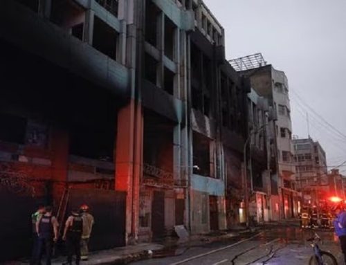 Cercado de Lima: al menos 40 personas fueron detenidas por provocar incendio en vivienda multifamiliar